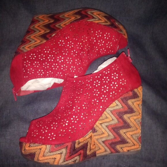 " THE TRIBECA AZTEC WEDGE " Opem Toe Multi Print Wedge  ( BRAND NEW !!!!! - Picture 1 of 5